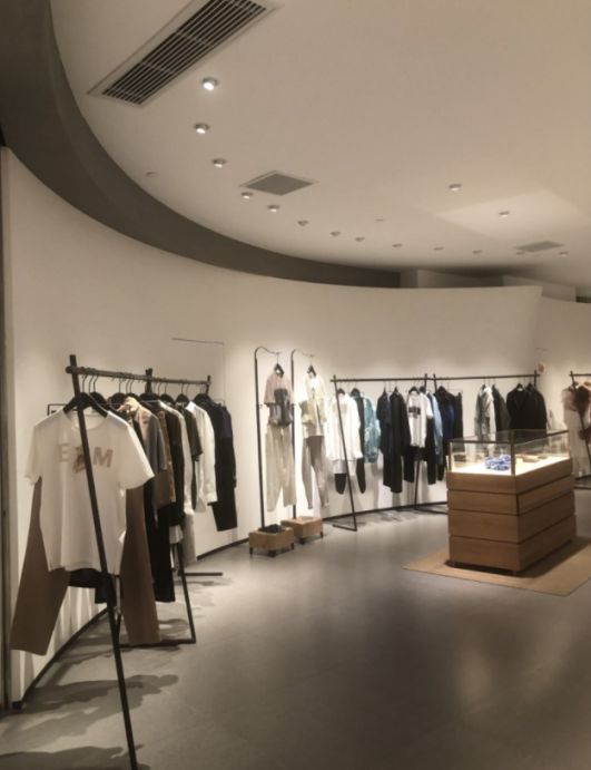 SNVA上為照明為例外女裝全場燈光設計并提供優質燈具 SNVA上為照明為例外女裝全場燈光設計并提供優質燈具