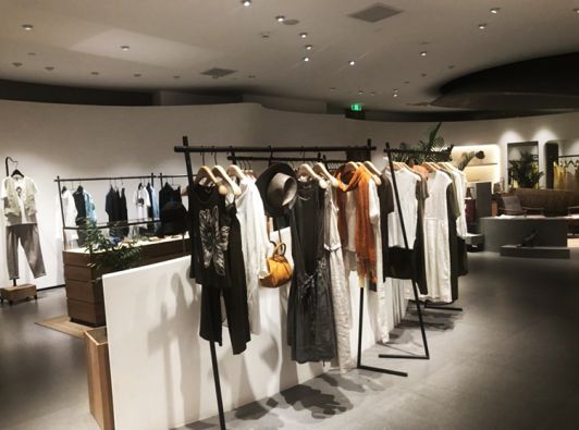 SNVA上為照明為例外女裝全場燈光設計并提供優質燈具 SNVA上為照明為例外女裝全場燈光設計并提供優質燈具