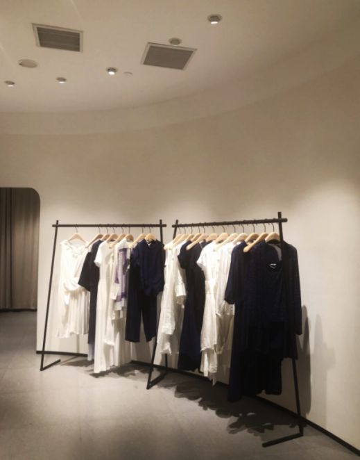 SNVA上為照明為例外女裝全場燈光設計并提供優質燈具 SNVA上為照明為例外女裝全場燈光設計并提供優質燈具