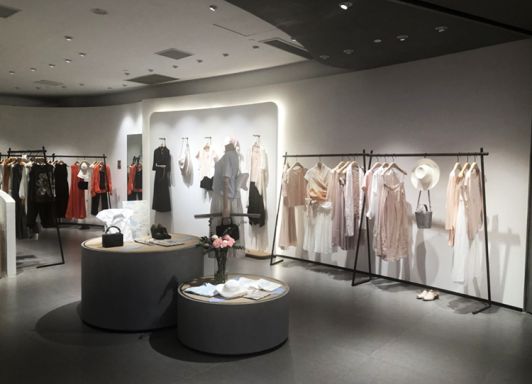 SNVA上為照明為例外女裝全場燈光設計并提供優質燈具 SNVA上為照明為例外女裝全場燈光設計并提供優質燈具