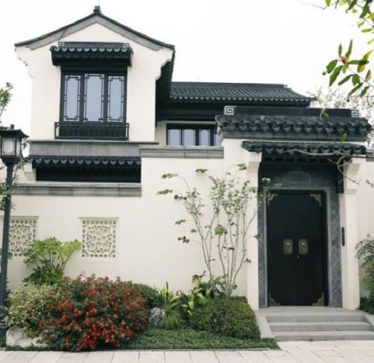 慢慢的大家會選擇中式復古門窗,因為它正好彰顯出個人氣質 慢慢的大家會選擇中式復古門窗,因為它正好彰顯出個人氣質