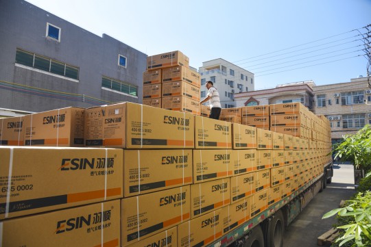 上半年戰(zhàn)績，羽順高端壁掛爐連續(xù)中標(biāo)多個“煤改氣”工程項目