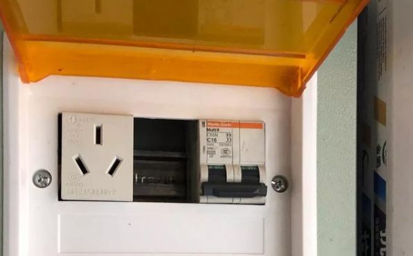 給大家解答電熱水器漏電跳閘的相關(guān)問(wèn)題 給大家解答電熱水器漏電跳閘的相關(guān)問(wèn)題