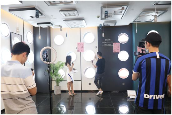 閃耀六月 百凱啟程照明新品云直播“星光璀璨” 閃耀六月 百凱啟程照明新品云直播“星光璀璨”