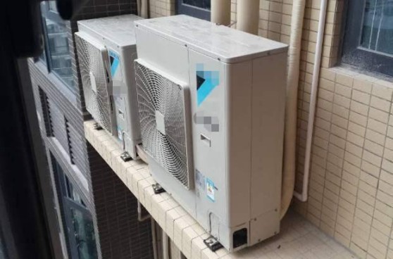 空調(diào)外機日常風(fēng)吹雨淋，需要為其遮擋嗎？聽聽師傅怎么說