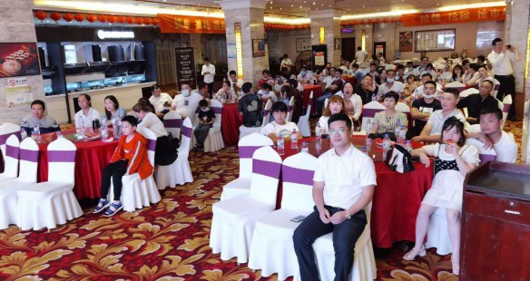 沐克熱水器代理商在安康舉行區(qū)域經(jīng)銷商訂貨會