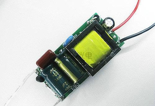 在買LED燈時，請注意以下的數據多參考比較一下