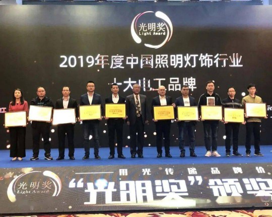 曼科“詩(shī)朗”系列新品即將上線，業(yè)界對(duì)這個(gè)老電工品牌充滿期待