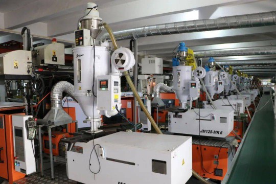 曼科“詩(shī)朗”系列新品即將上線，業(yè)界對(duì)這個(gè)老電工品牌充滿期待