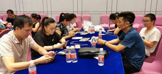 華藝廣場(chǎng)攜手六大原創(chuàng)燈飾品牌創(chuàng)始人嗨爆直播間！