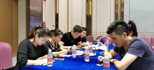 華藝廣場(chǎng)攜手六大原創(chuàng)燈飾品牌創(chuàng)始人嗨爆直播間！