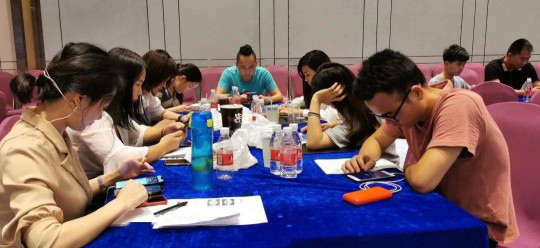 華藝廣場(chǎng)攜手六大原創(chuàng)燈飾品牌創(chuàng)始人嗨爆直播間！