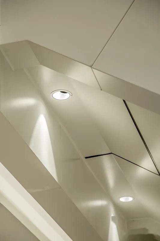 雷士商業(yè)照明|揭秘室內(nèi)商業(yè)購物中心光環(huán)境的營造 雷士商業(yè)照明|揭秘室內(nèi)商業(yè)購物中心光環(huán)境的營造