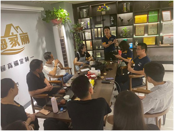 透過幫扶代理商，看懂君匠世家藝術壁材的精贏之道