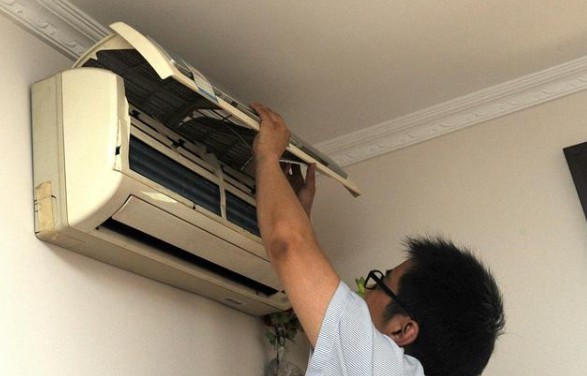 空調掛機排水管與空調眼一樣高，可以嗎？