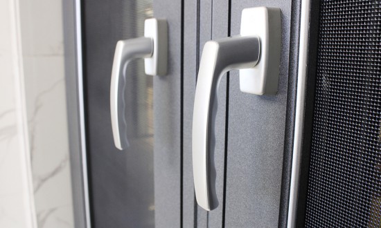 選擇門窗需重視的安全細節,為孩子的安全成長保駕護航 選擇門窗需重視的安全細節,為孩子的安全成長保駕護航