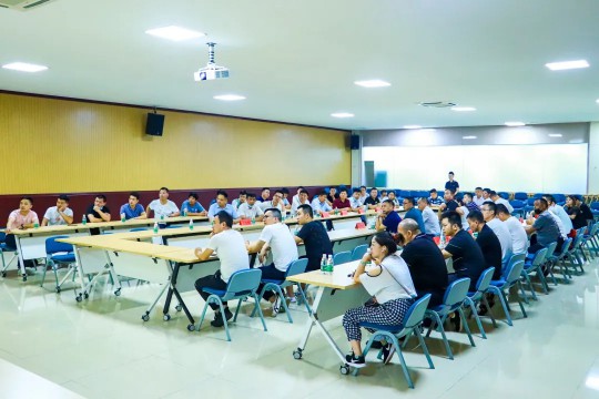 熱烈歡迎湖北省窗業協會領導蒞臨億合門窗參觀交流 熱烈歡迎湖北省窗業協會領導蒞臨億合門窗參觀交流