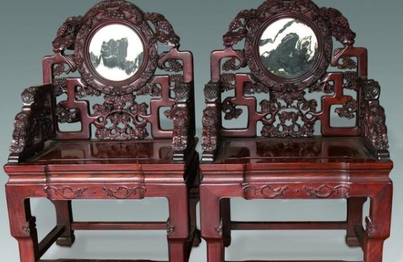 清朝紅木家具的特點：裝飾適度、紋理優美！