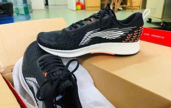 如果你想買一雙國產跑鞋，試試這兩雙吧!