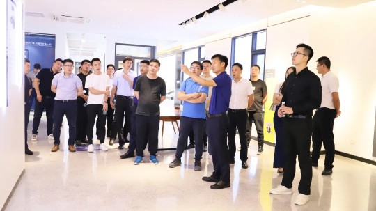 熱烈歡迎居然之家各分公司團(tuán)隊(duì)到訪億合門窗總部 熱烈歡迎居然之家各分公司團(tuán)隊(duì)到訪億合門窗總部