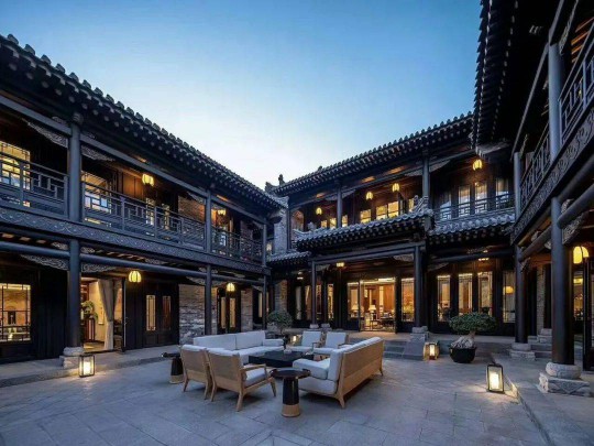 中式圍合院落，三宅仿古門窗，共譜歲月輝煌