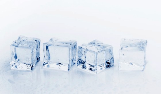 海爾雙增壓零冷水熱水器TR7，水流即刻沖走汗水和暑氣