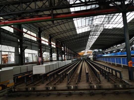 羅曼企業第二生產基地高坑生產基地二號線窯爐順利出磚 羅曼企業第二生產基地高坑生產基地二號線窯爐順利出磚