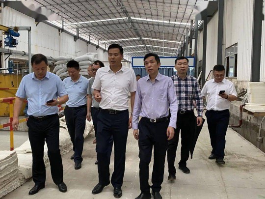 羅曼企業第二生產基地高坑生產基地二號線窯爐順利出磚 羅曼企業第二生產基地高坑生產基地二號線窯爐順利出磚