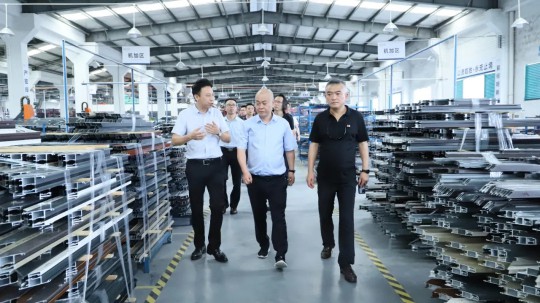 品牌大事|貴州省資源節(jié)約利用協(xié)會領導蒞臨億合門窗考察調研 品牌大事|貴州省資源節(jié)約利用協(xié)會領導蒞臨億合門窗考察調研