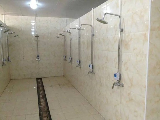 換季又快到了,學校熱水都換起了超低溫空氣能熱水器 換季又快到了,學校熱水都換起了超低溫空氣能熱水器