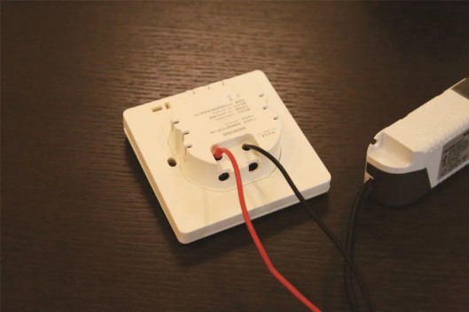 產(chǎn)品測評|鴻雁無源無線隨意貼開關(guān)，隨心智能控制