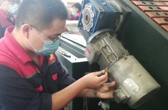 宏源防水山東生產(chǎn)基地開(kāi)展設(shè)備AM活動(dòng)！