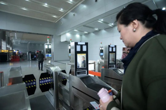 隱私問題與安全爭議未休，人臉識別技術(shù)的應(yīng)用邊界該如何圈點(diǎn)？