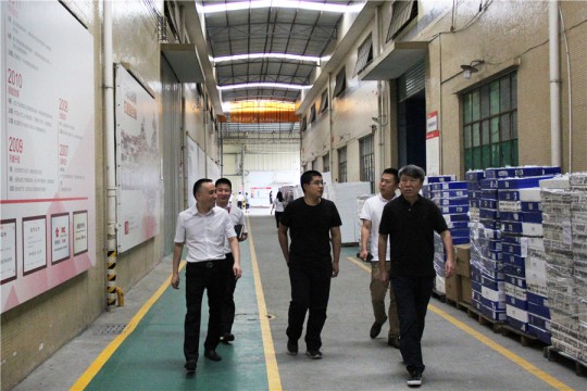 中國五金制品協會、中國日用五金技術開發中心領導蒞臨櫻花智能鎖考察