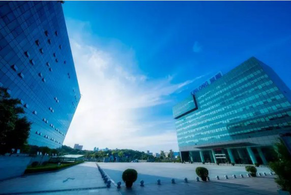 堅朗五金無私捐助,衛輝市安都鄉堅朗中學揭牌儀式舉行 堅朗五金無私捐助,衛輝市安都鄉堅朗中學揭牌儀式舉行