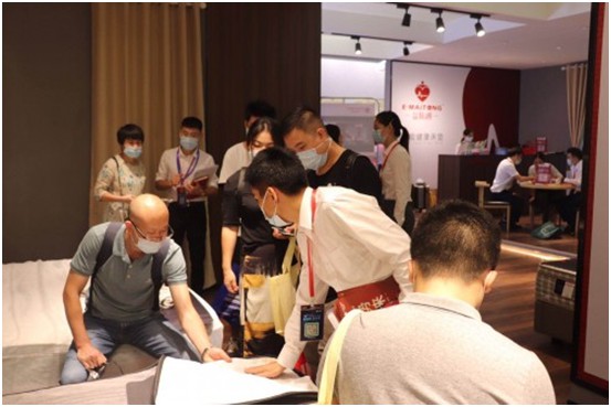 展會第三天，智能健康床墊益脈通，熱度不減!