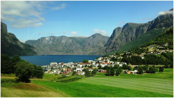 挪威春天:品愛全屋定制 打造年輕人的簡約空間