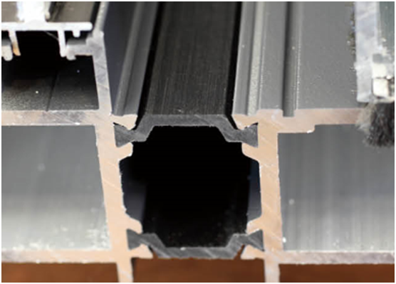 秋冬季節(jié)邁進(jìn) 裕軒門窗想為你保暖防風(fēng)