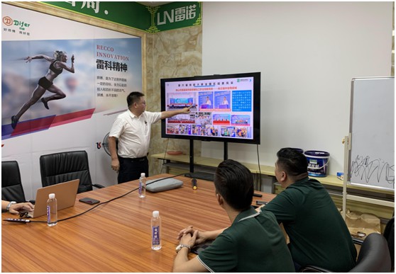 三只兔總裁韓軍一行蒞臨雷諾瓷磚膠參觀考察，初步達成合作意向