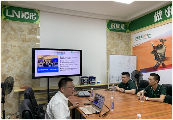 三只兔總裁韓軍一行蒞臨雷諾瓷磚膠參觀考察，初步達成合作意向