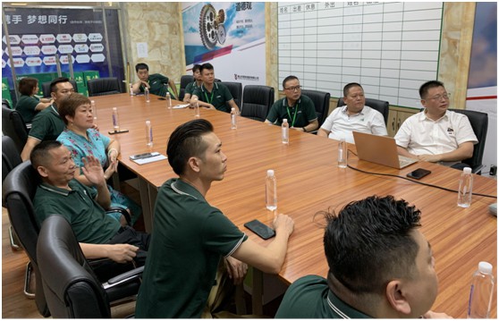 三只兔總裁韓軍一行蒞臨雷諾瓷磚膠參觀考察，初步達成合作意向